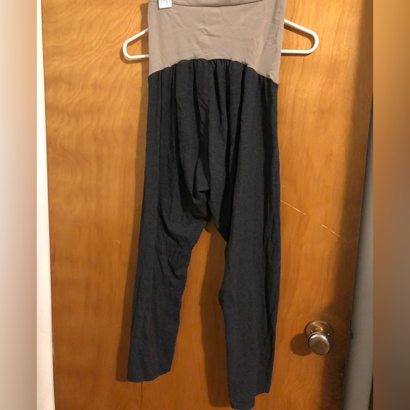 Gray capri-length Motherhood Maternity leggings - size L - Picture 3 of 3